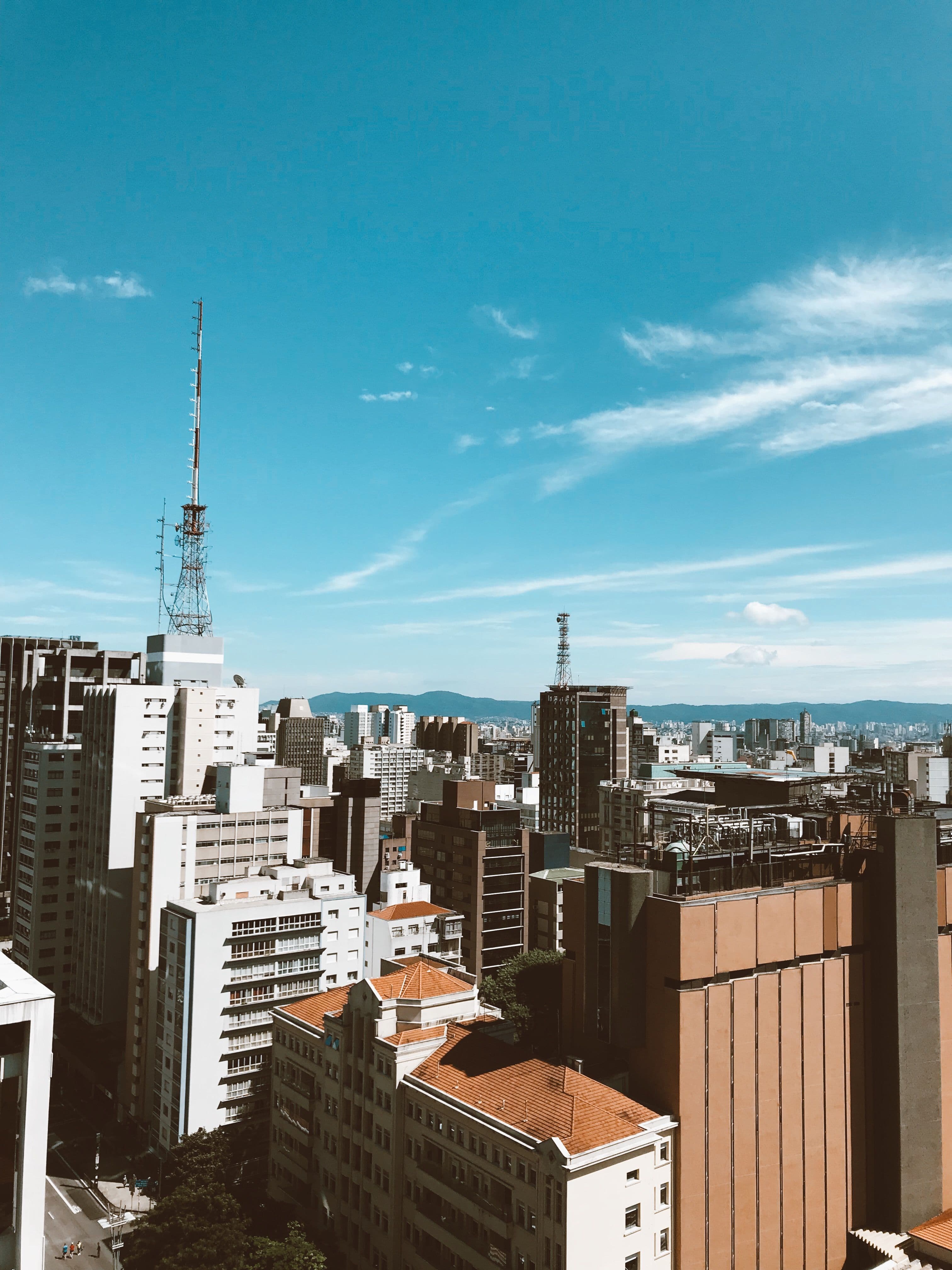 Apartamento de temporada com vista para o mar conectado à gestão digital do MeuHotel.app